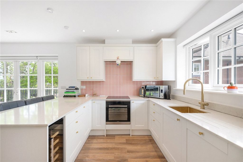 Additional image 7 of 2 bed flat for saleThe Avenue, Beckenham BR3