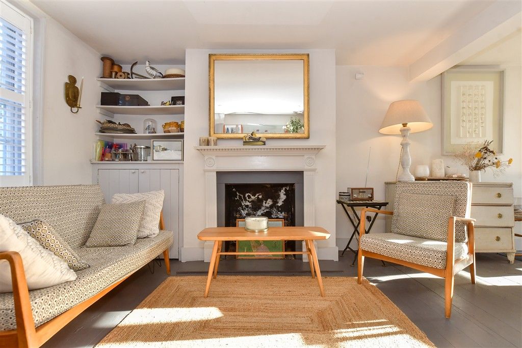 Property photo 3 of 12 Lounge