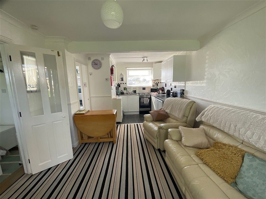 Property photo 2 of 6 Lounge