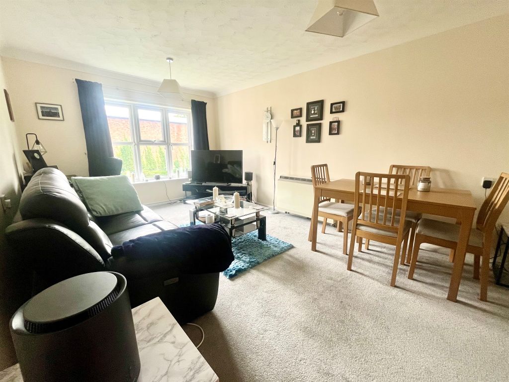 Property photo 2 of 8