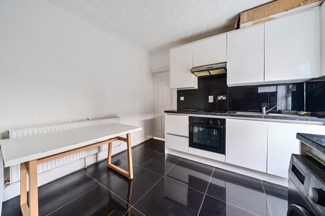 Property photo 2 of 12 Kitchen