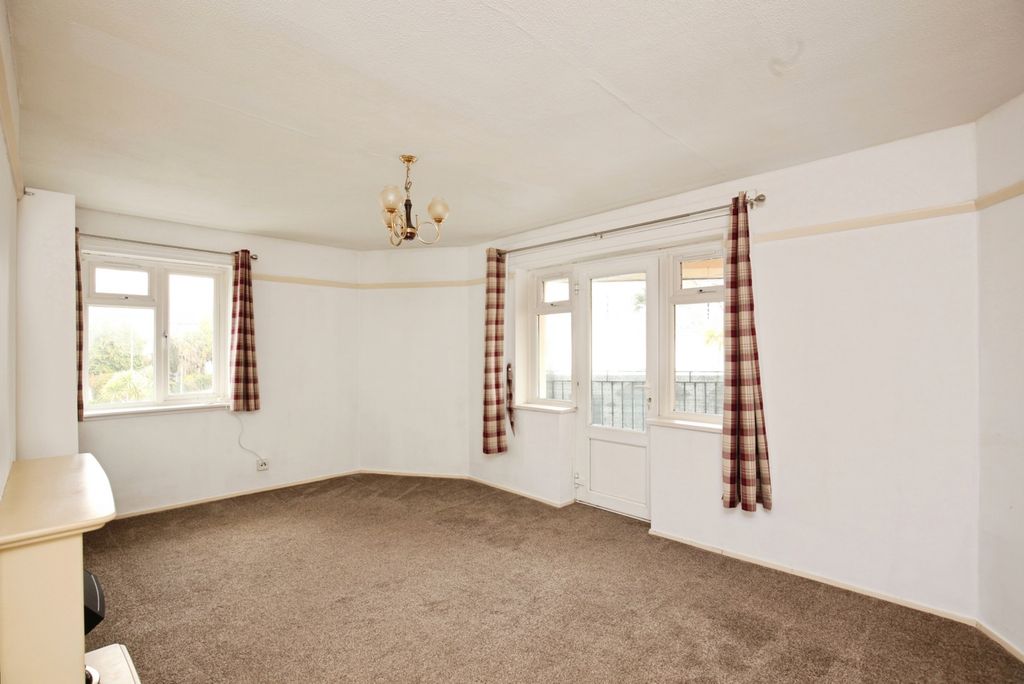 Property photo 2 of 15 Pbox-Img.Jpg