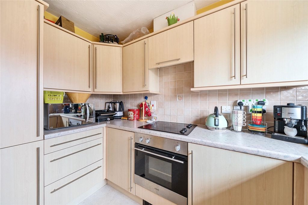 Property photo 3 of 12 Kitchen