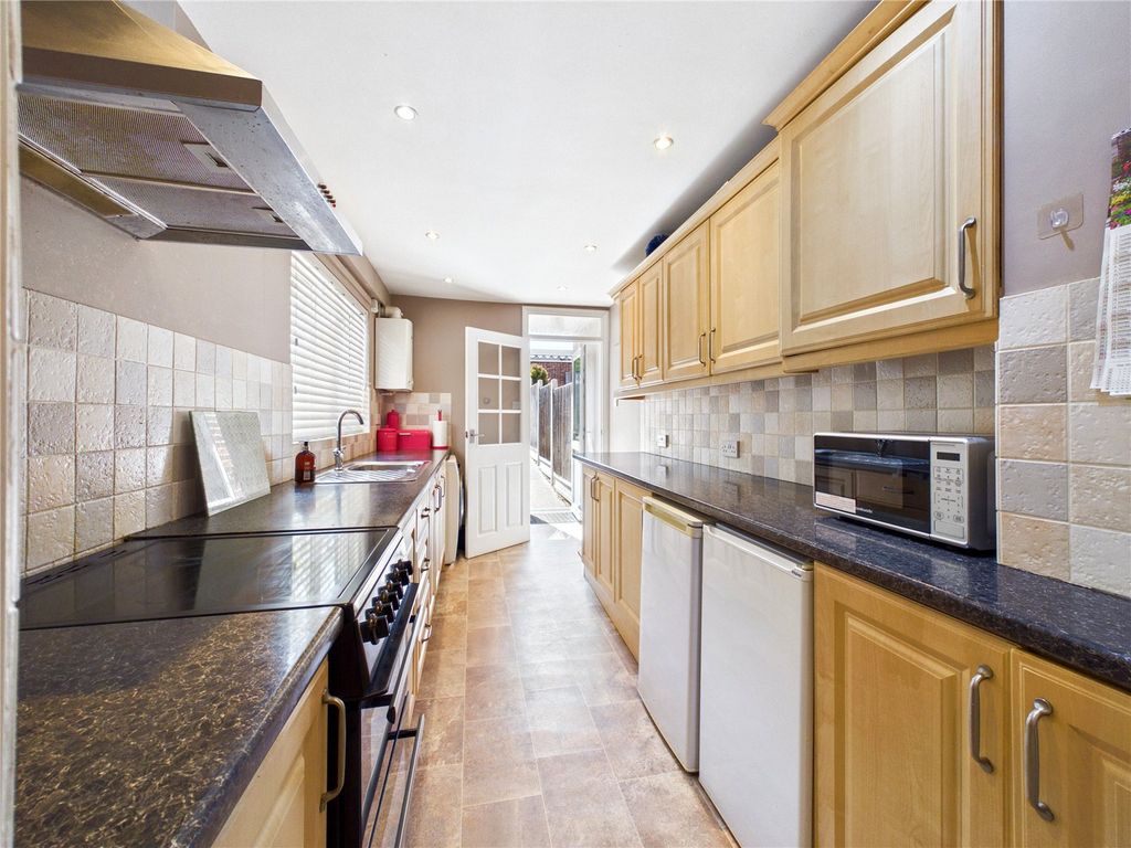 Property photo 2 of 32 Picture No. 05