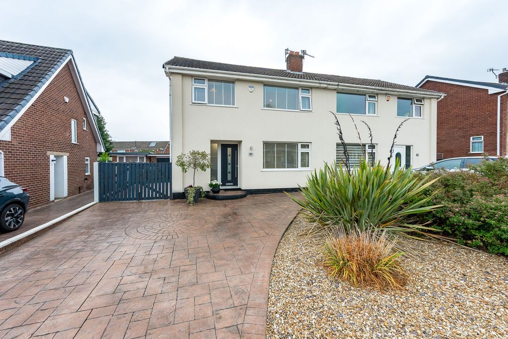 Property photo 1 of 30
