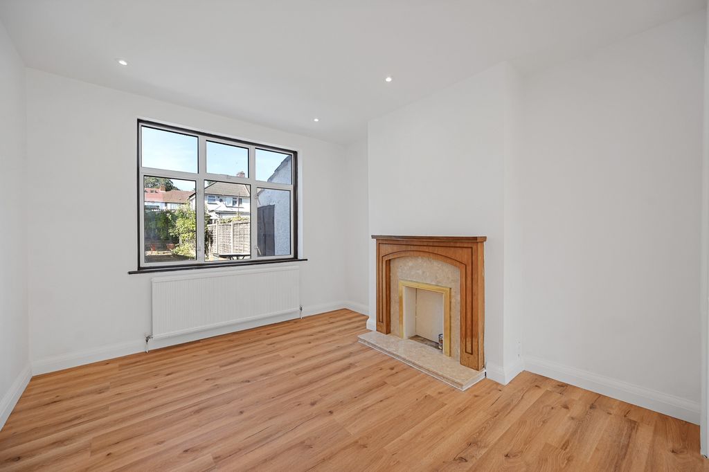 Property photo 3 of 13 9