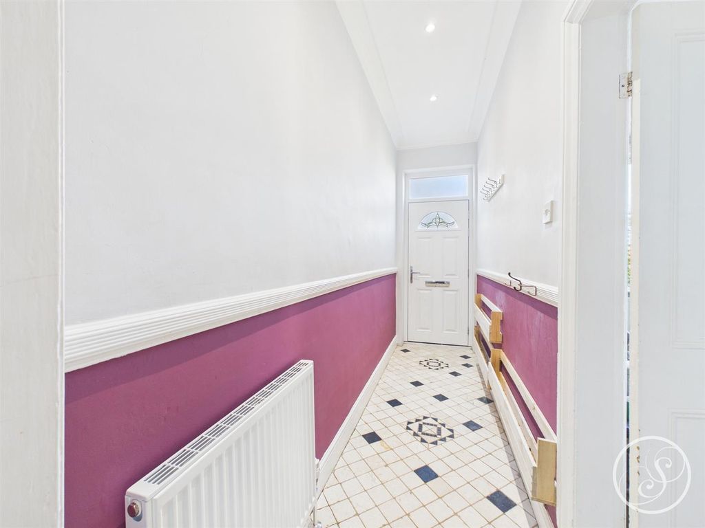 Property photo 2 of 21 Hallway