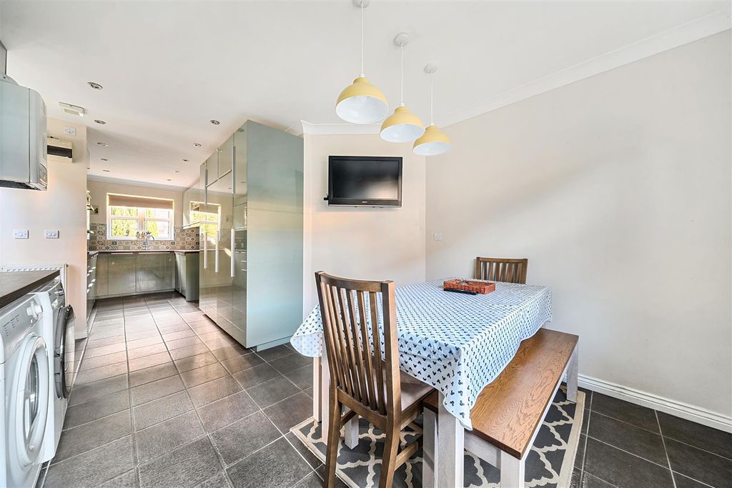 Property photo 3 of 19 Dining