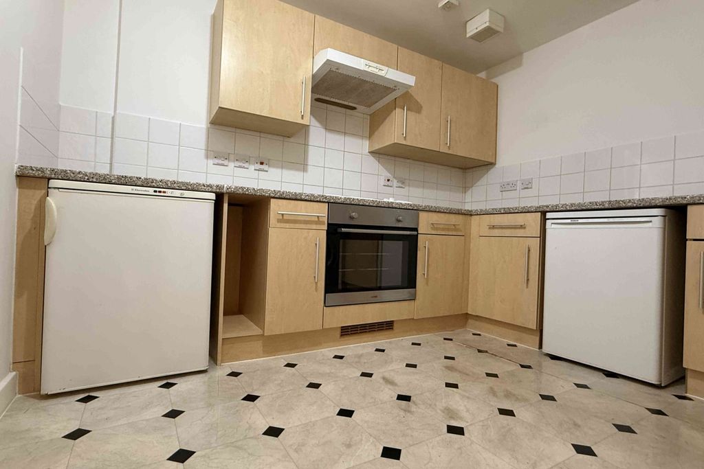 Property photo 3 of 6 Kitchen