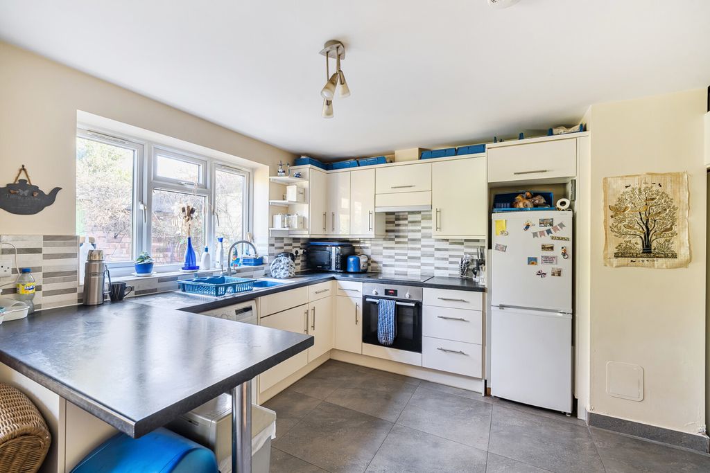 Property photo 3 of 18 1418769-15-699Ef7...