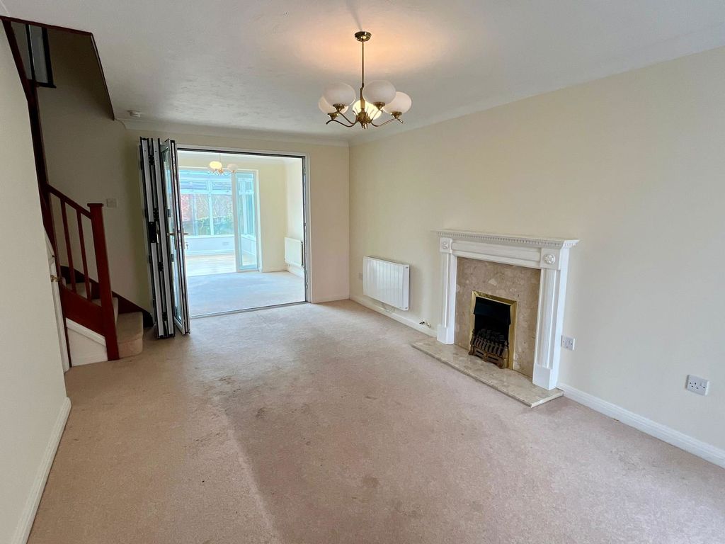 Property photo 3 of 27