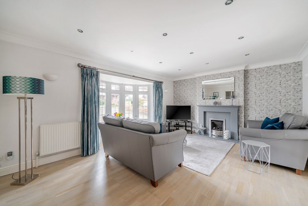 Property photo 2 of 15 Sitting Room