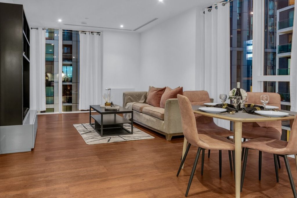 Property photo 1 of 22 Living Room