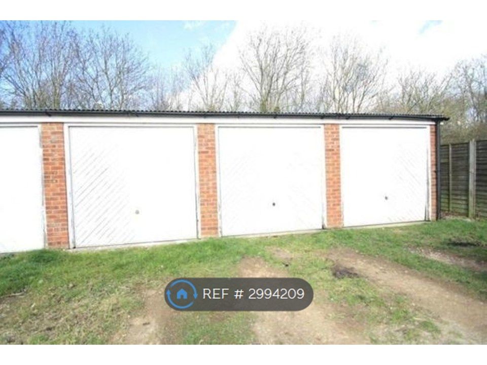 Property photo 3 of 12 Garage