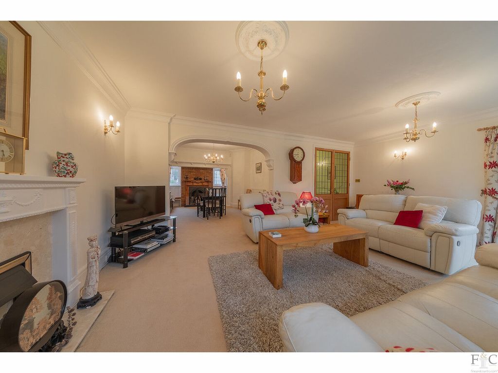 Property photo 2 of 30