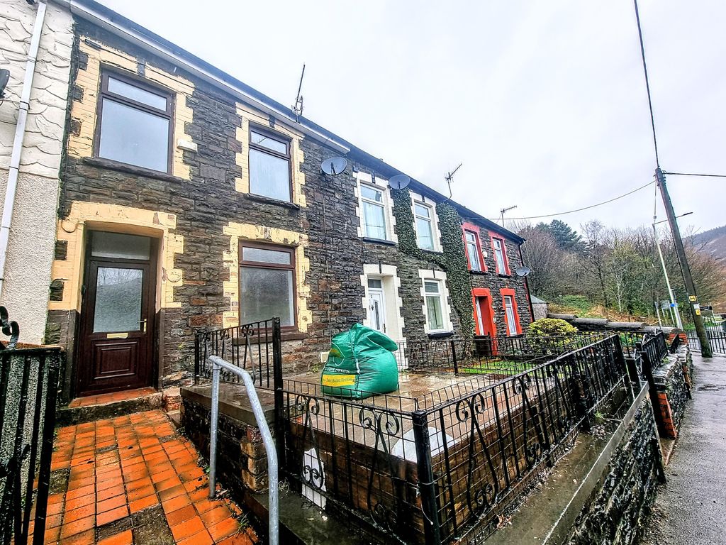 Property photo 2 of 9 Bathroom