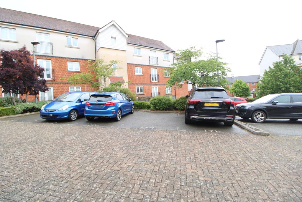 Property photo 2 of 13 Parking