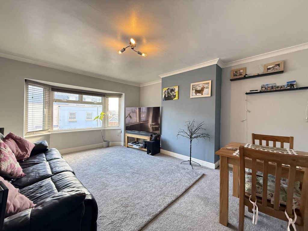 Property photo 2 of 9 Lounge