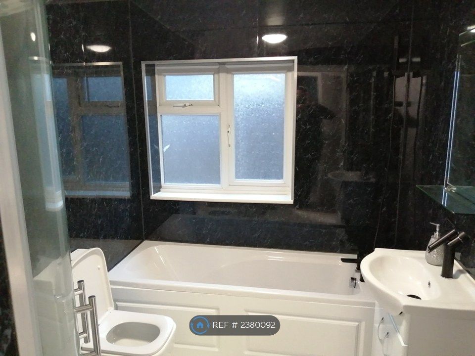 Property photo 1 of 8 Private Bathroom With Bath