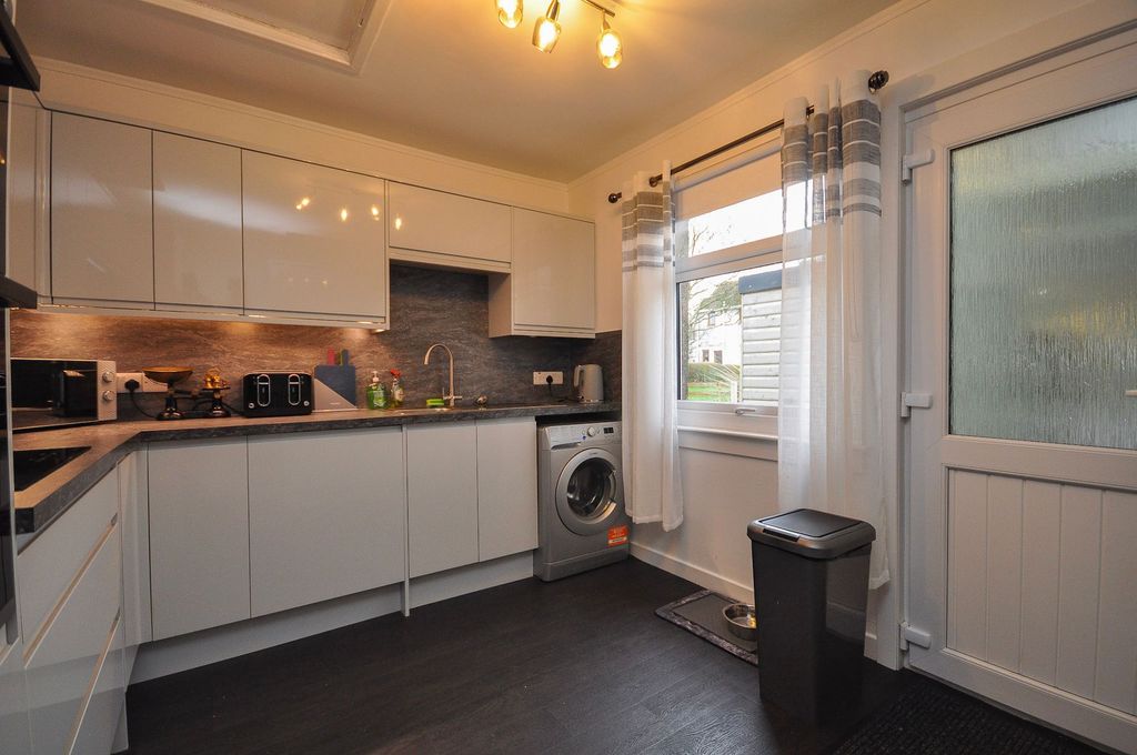 Property photo 3 of 27