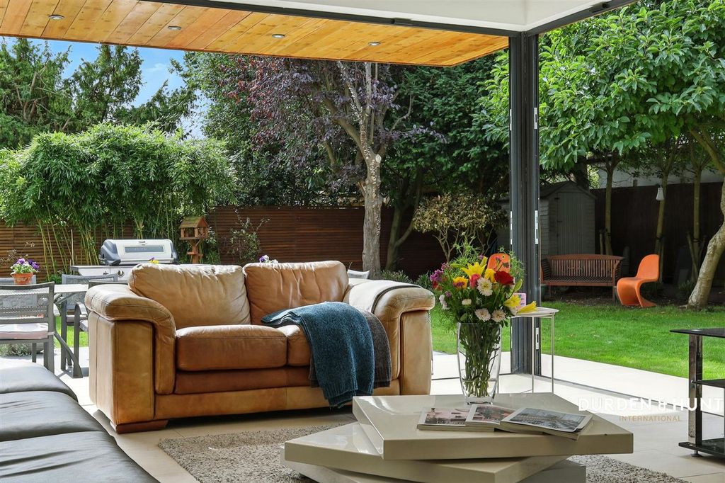 Property photo 3 of 46 The Avenue