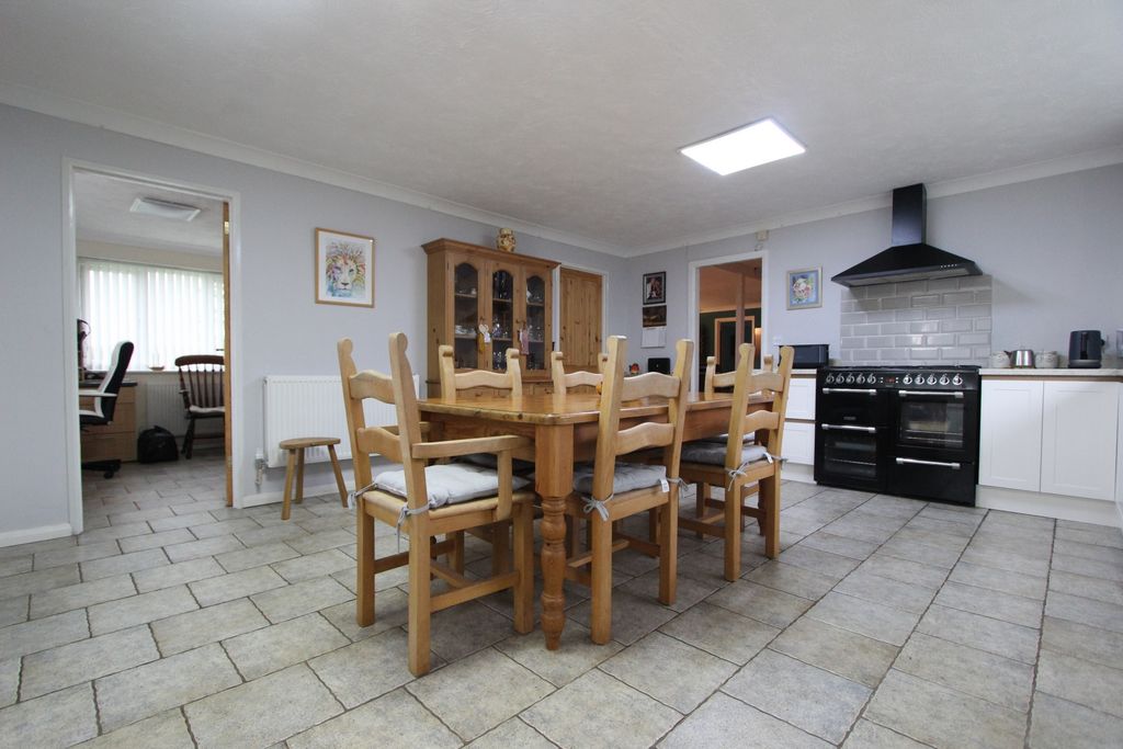 Property photo 2 of 12 Photo 6