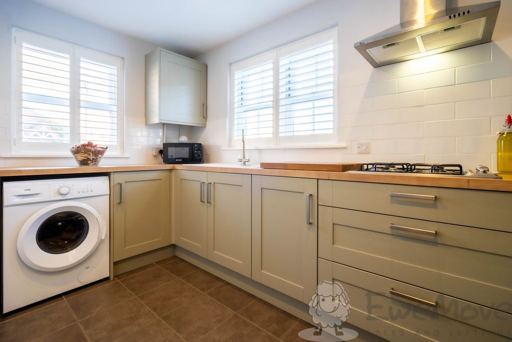 Property photo 3 of 12 Newly Fitted Kitchen