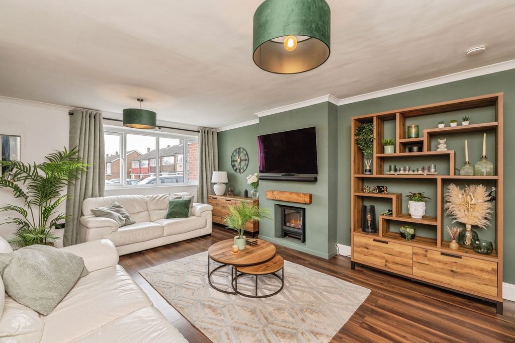 Property photo 3 of 28 Picture