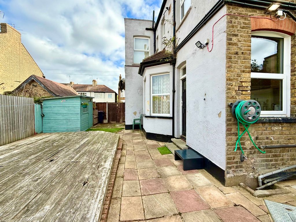 Property photo 2 of 28