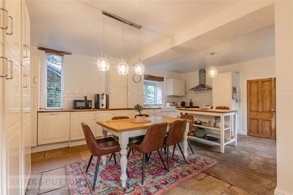 Property photo 3 of 23 Kitchen/Diner