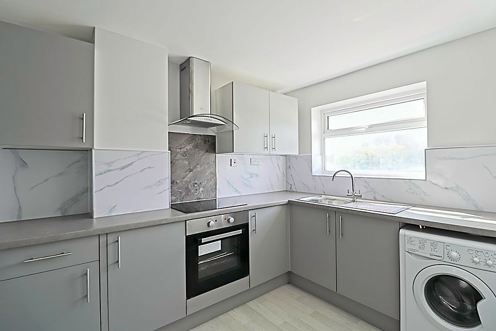 Property photo 2 of 10 Kitchen