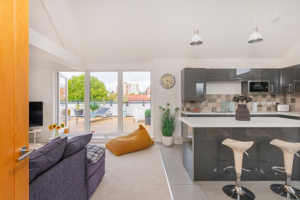 Property photo 1 of 31 2S1Frbr - Reception I.Jpg