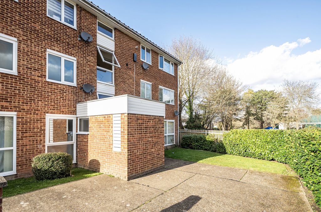 Property photo 1 of 13 1424922-11-69B19E...