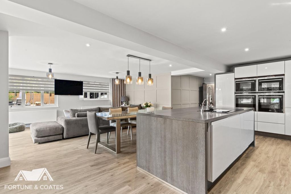 Property photo 2 of 35 Millhurstmews_13.Jpg