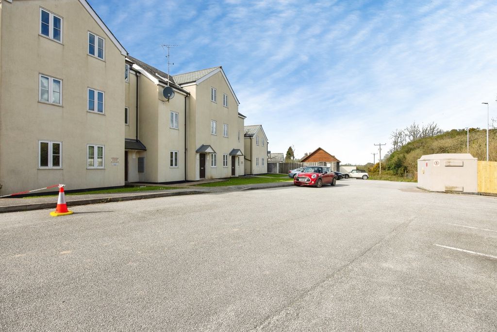 Property photo 3 of 17 Pbox-Img.Jpg