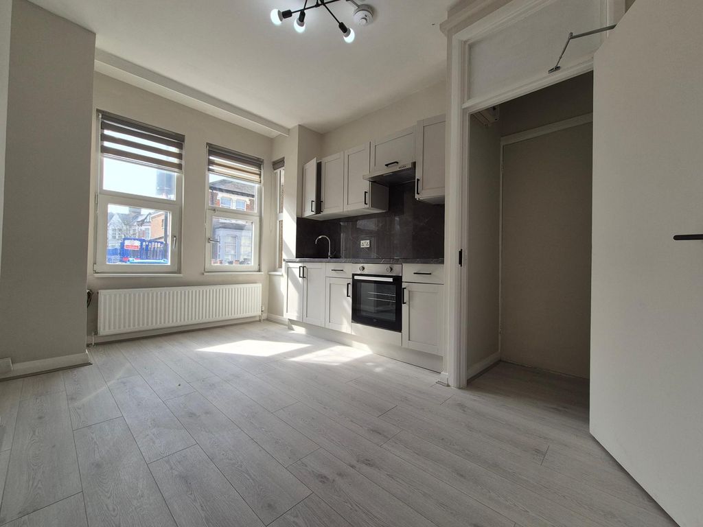 Property photo 2 of 11 Photo 1