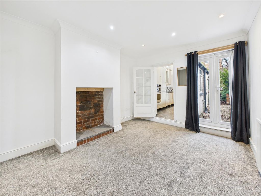 Property photo 3 of 16 Cam05476G0-Pr0102-Still013.Jpg