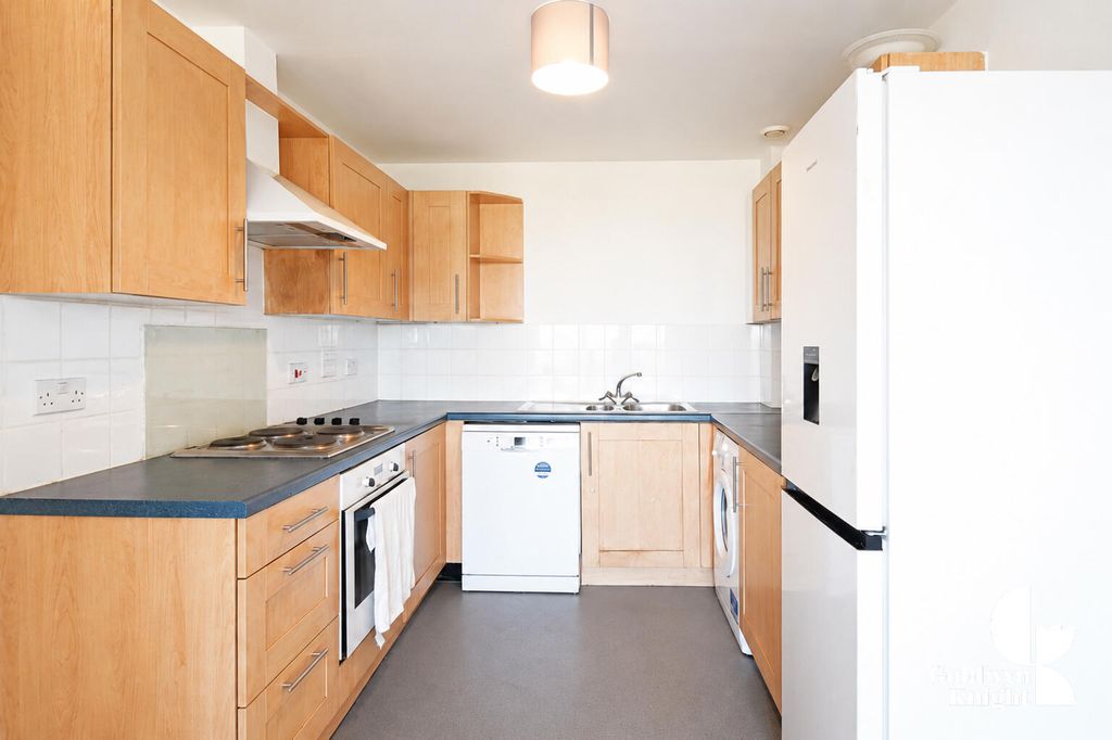 Property photo 3 of 9 Kitchen