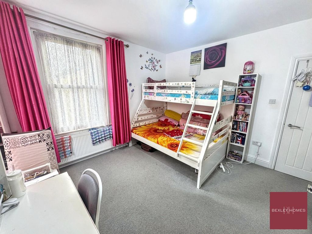 Property photo 3 of 7 Bedroom