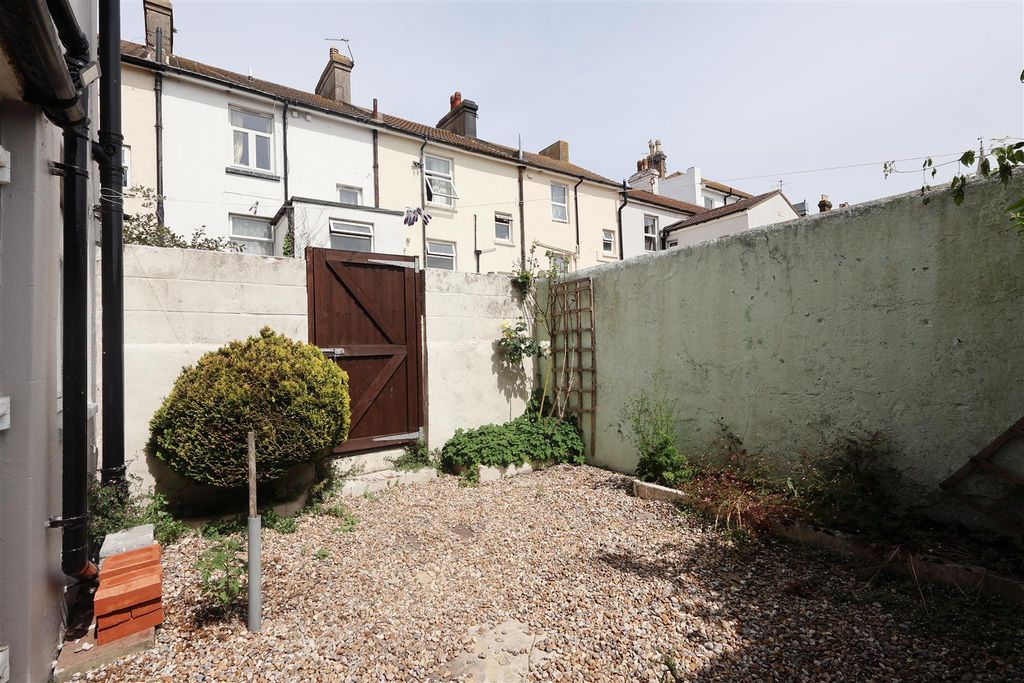 Property photo 2 of 15 Private Rear Garden