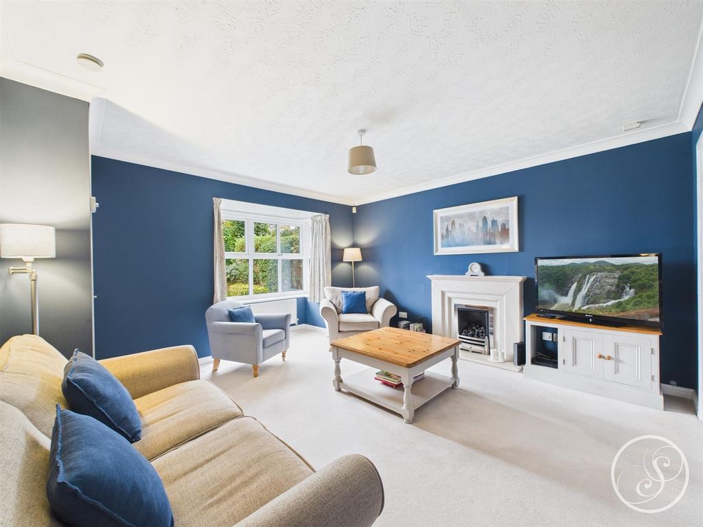 Property photo 2 of 19 Lounge