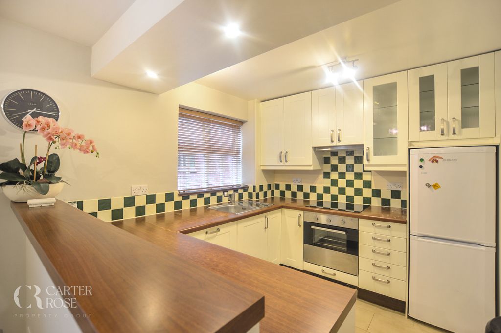 Property photo 1 of 8 Kitchen