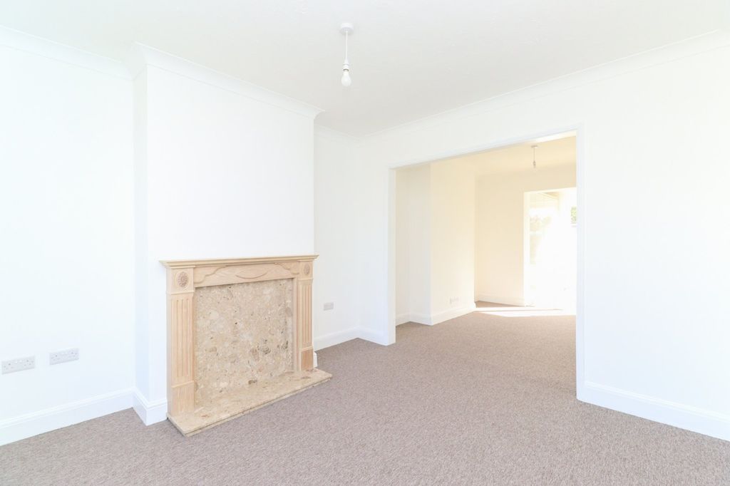 Property photo 3 of 12 Picture 3