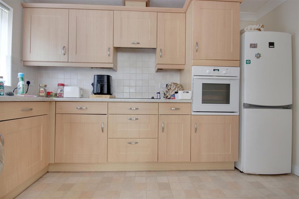 Property photo 2 of 11 Kitchen.Jpg