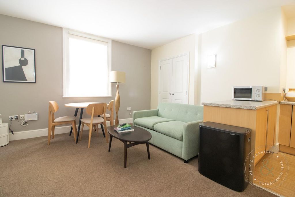 Property photo 2 of 8 Flat 12, 74-76 Cathedral House-6.Jpg