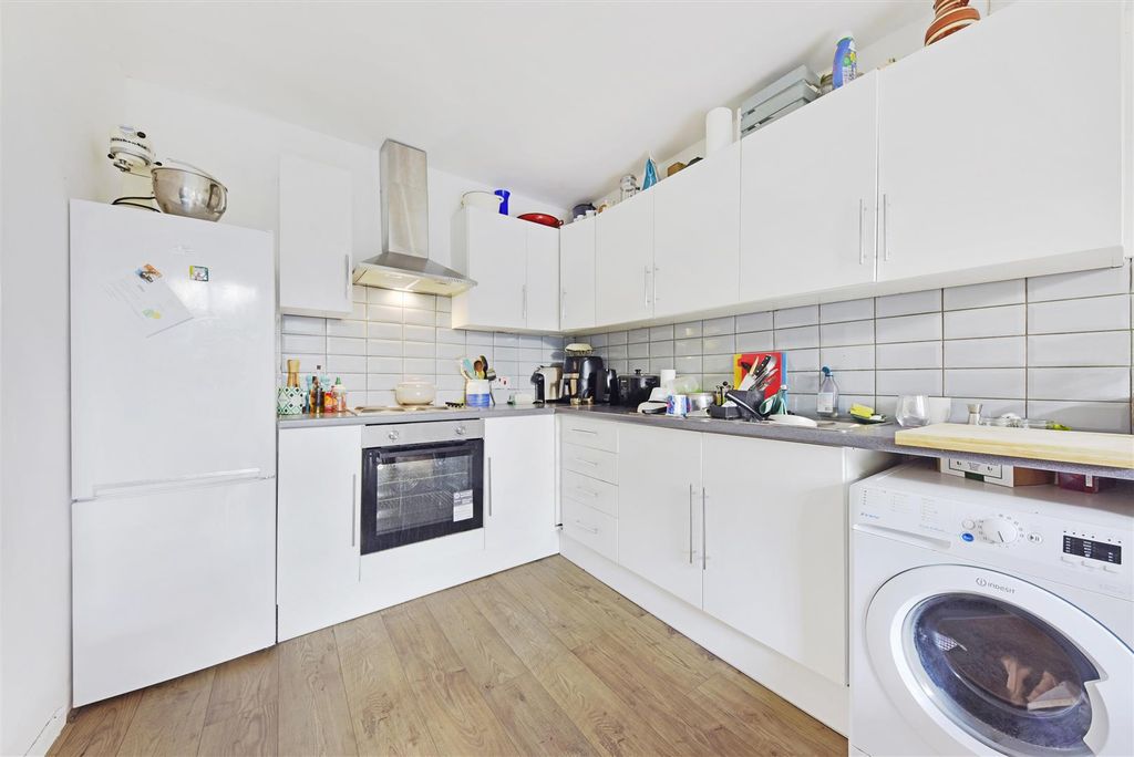 Property photo 2 of 19 Kitchen/Lounge