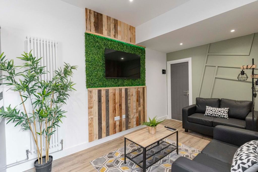 Property photo 1 of 21 Picture No. 05