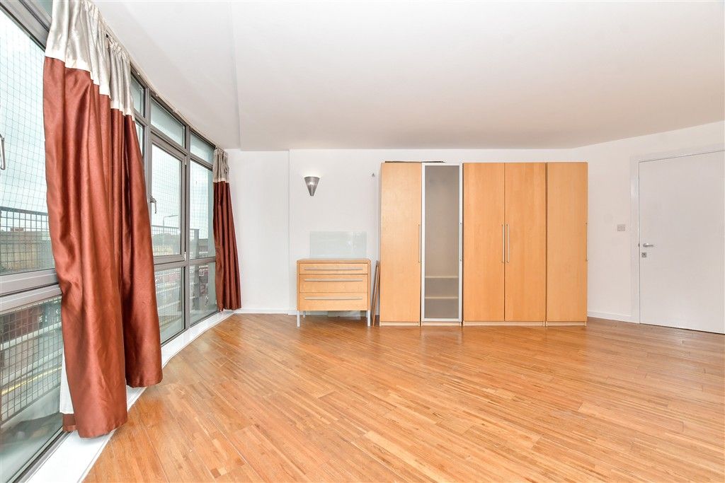 Property photo 3 of 9 Bedroom 1