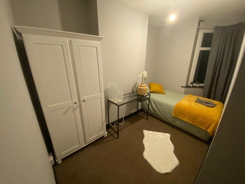 Property photo 1 of 8 Room 2- £600 Available From 02/10/2026