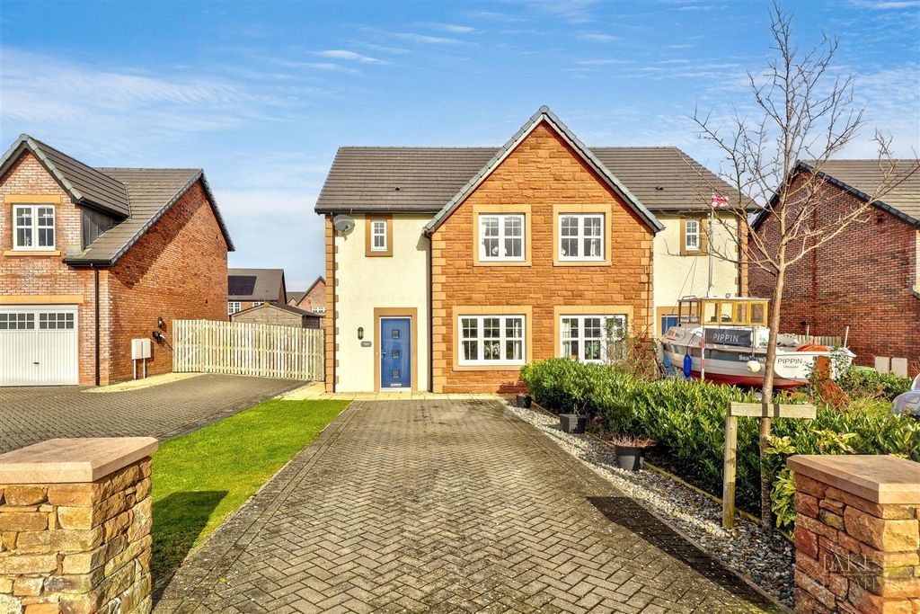 Property photo 1 of 18 Campsall House